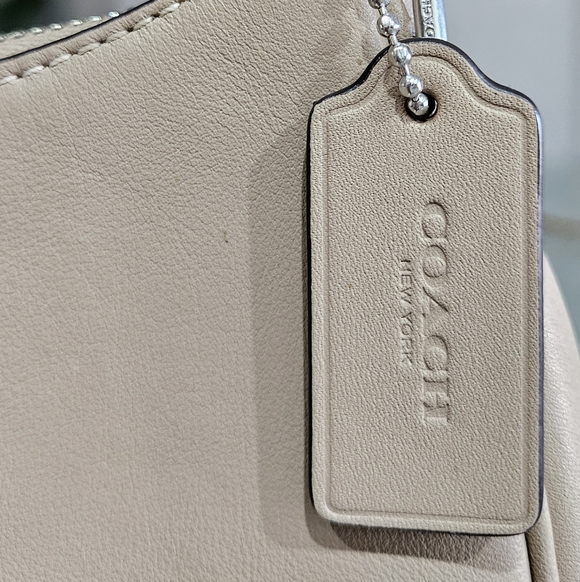 Coach Cream Shoulder Bag - Picture 9 of 10